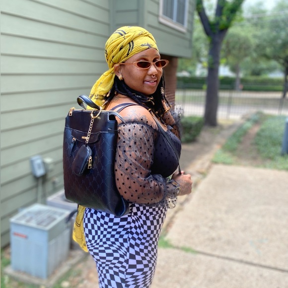 🚨 LIKE TO BE NOTIFIED FOR LIVE SHOWS! 🚨 - Picture 2 of 13